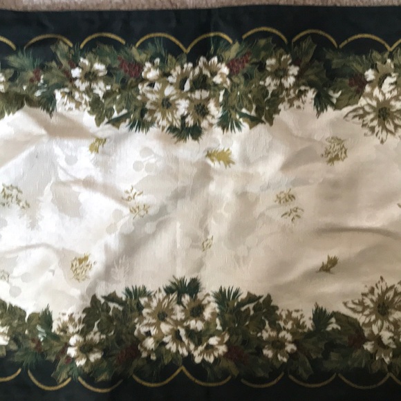 5/$15 - 🎄ST. NICHOLAS SQUATE Holiday Table Runner - Picture 4 of 6